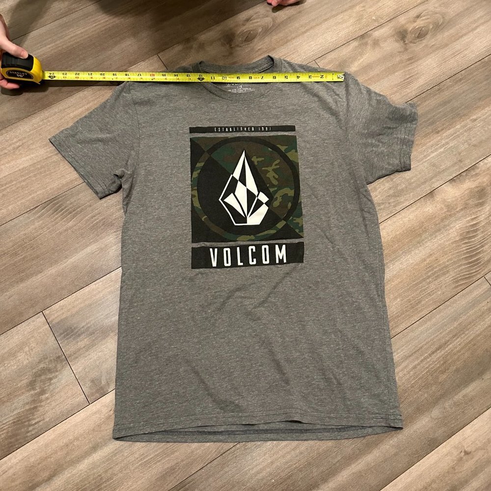 Volcom Men's Short Sleeve Tee Shir Size Large Gray Green Camo - Picture 5 of 9